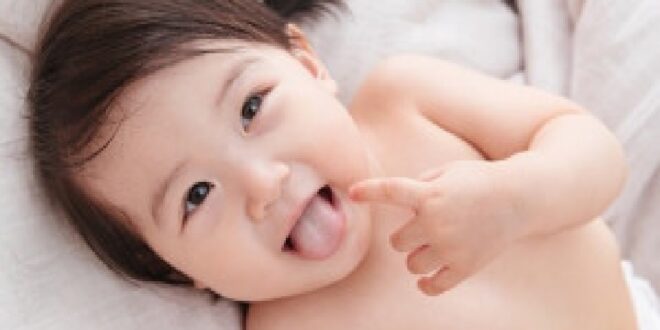 Kenali Penyebab Lidah Putih pada Bayi dan Cara Pengobatannya
