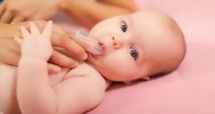 Panduan Lengkap Membersihkan Lidah Bayi yang Benar